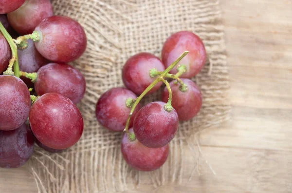 Red Grape Isolated Wooden Background — Foto de Stock