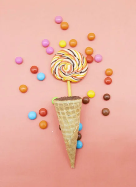 Różne Rodzaje Kolorowych Cukierków Odizolowanych Tle Aby Zobaczyć Selektywne Skupienie — Zdjęcie stockowe