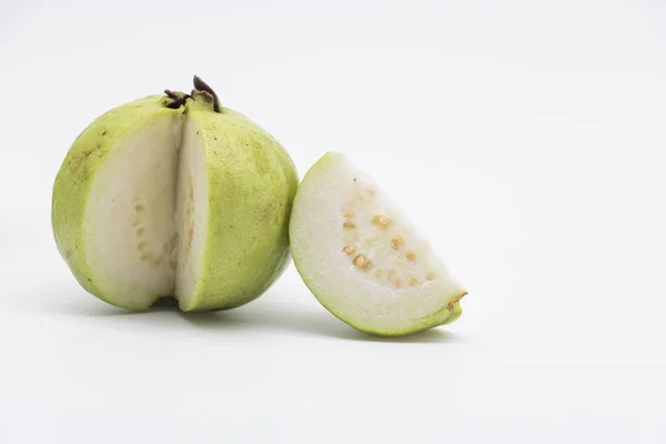 Hijau Guava Atau Buah Peyara Terisolasi Pada Latar Belakang Putih — Stok Foto