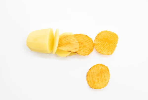 Kartoffelscheiben Mit Chips Isoliert Auf Weißem Hintergrund Selektiver Fokus — Stockfoto
