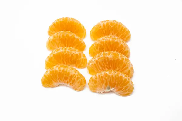 Några Bitar Mandarin Isolerad Vit Bakgrund — Stockfoto