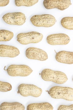 Yararlı fıstık, yakın çekim, izole üzerinde beyaz arka plan.