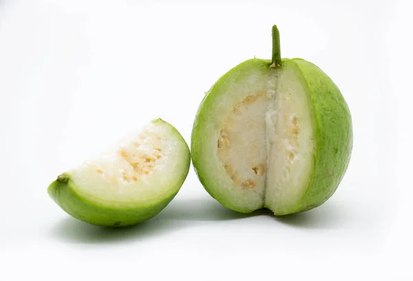 Fresh Guava Fruit Slices Isolated White Background — 图库照片