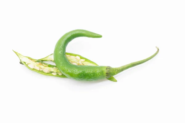 Hele Plakt Groene Chili Witte Achtergrond — Stockfoto