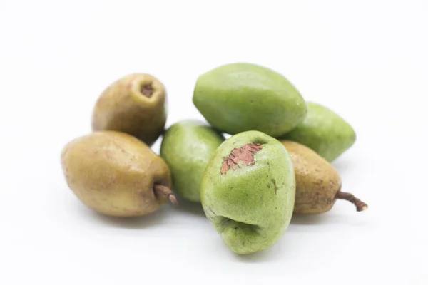 Zelené Syrové Vařit Olivové Ovoce Izolované Bílém Pozadí — Stock fotografie
