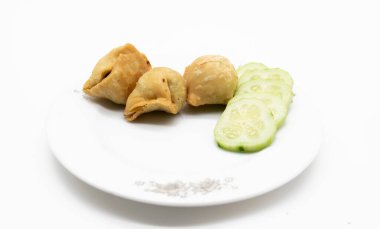 Singara ahşap arkaplanda izole