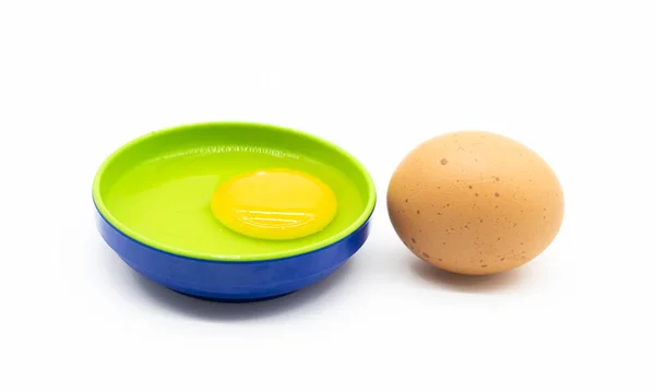 Whole Egg Broken Plate Isolated White Background — Stockfoto