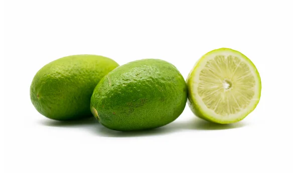 Limão Verde Isolado Sobre Fundo Branco — Fotografia de Stock