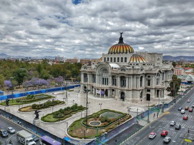 Güzel Sanatlar Sarayı 'nın yükseklerinden, Meksika kültürünün temsilcisi..