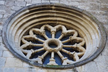 Manoppello - Abruzzo - Santa Maria d 'Arabona manastırının çeşitli dış gül pencereleri