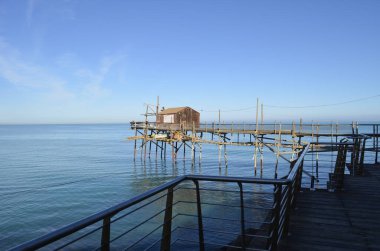 Termoli - Molise - Antik köyün duvarları altında kalan tek trabucco