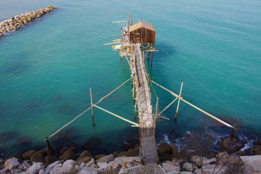 Eski bir balıkçılık makinesinin (trabucco) üst görünümü Termoli, Molise, İtalya