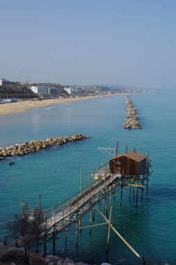 Eski bir balıkçılık makinesinin (trabucco) üst görünümü Termoli, Molise, İtalya