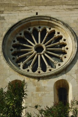 Manoppello - Abruzzo - Santa Maria d 'Arabona manastırının çeşitli dış gül pencereleri