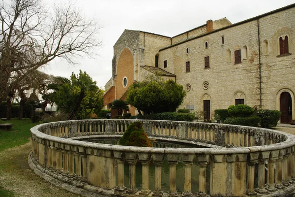 Kruhová Fontána Zahradě Opatství Santa Maria Arabona Manoppello Abruzzo — Stock fotografie