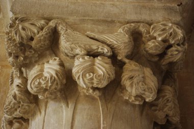 Manoppello - Abruzzo - Santa Maria d 'Arabona Manastırı - Kilisedeki bazı başkentlerin ayrıntıları