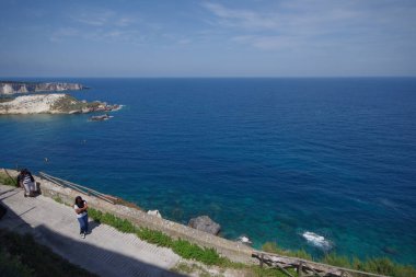 Tremiti Adaları - İlkbaharın sonlarında, adanın vahşi doğasıyla temas halinde olmak yaz mevsimi için fiziksel olarak hazır olmak için sağlıklı bir yoldur. .