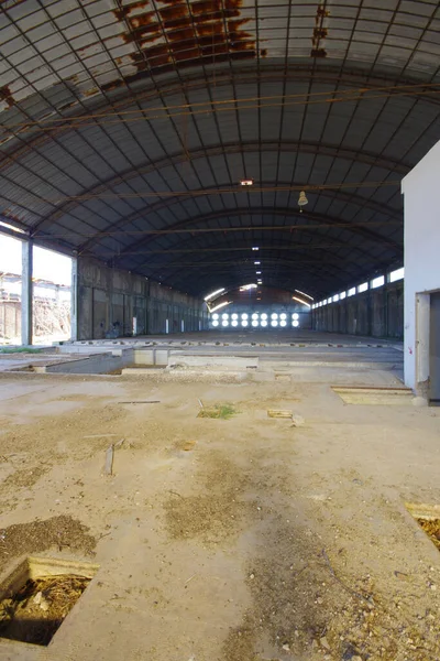 Antigua Fábrica Abandonada Descomposición Ahora Todo Está Corroído Por Óxido — Foto de Stock