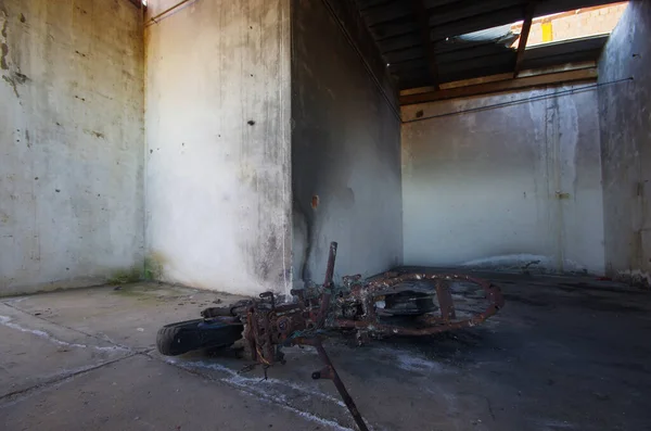 Scooter Skeleton Burnt Abandoned Rusty — Foto de Stock