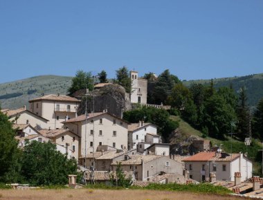 A view of Pescocostanzo, in the background the church of Sant'Antonio Abate