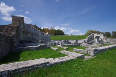 İtalya 'nın Pietrabbondante Mabedi' nden geriye kalanlar, Samnite eyaletinin en önemli ibadethanesi. Molise - İtalya