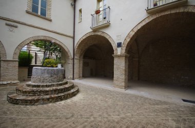 Larino - Molise - Dük sarayının girişinde bazı kalıntılar bulundu.