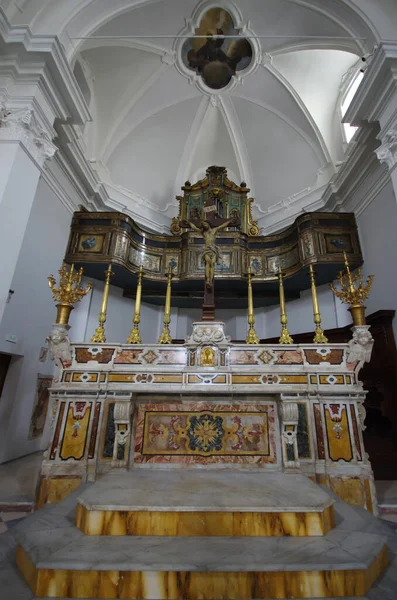 Larino Molise Monumentalny Kościół San Francesco Wnętrze Ołtarzem Głównym Nisze — Zdjęcie stockowe