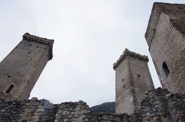 Pacentro Abruzzo Italien Imponerande Tornen Caldora Eller Cantelmo Slott Har — Stockfoto