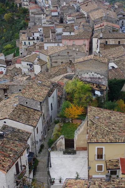 パセントロ の概要 イタリアで最も美しい村の一つ ポップスターマドンナと米国国務長官マイク ポンペオを出産した町 アブルッツォ — ストック写真