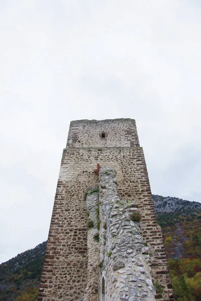 カルドーラ城またはカンテルモ城の塔の詳細情報 パセントロの歴史的中心部 Abiuzzo イタリア — ストック写真