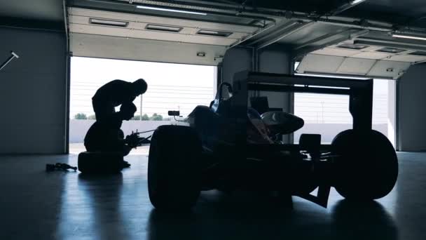 Garage Workers Fixing Racing Car — Stock Video
