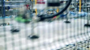 Robot mekanizması güneş panelinin yerini değiştiriyor