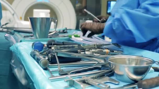 Surgical tools used by a doctor during surgery — Stock Video