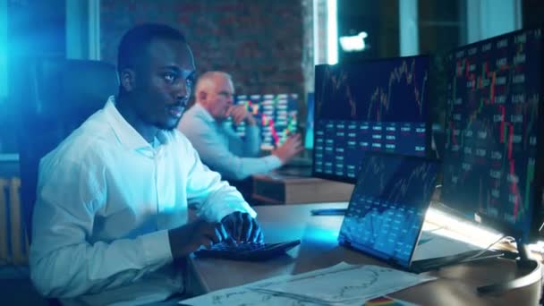 African trader is calculating real-time stock rates — Stock Video