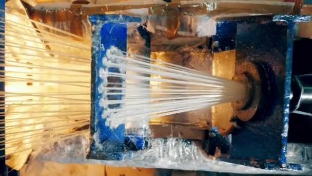 Top view of a factory machine sticking fiberglass together — Stok video