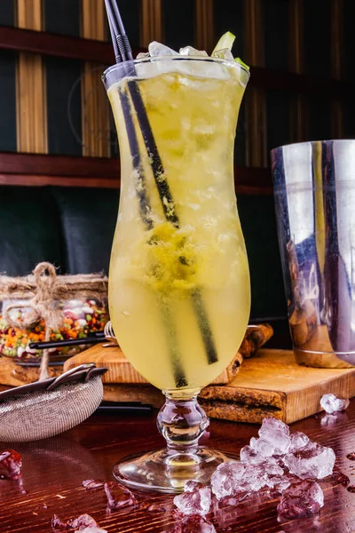 Cocktail Poires Avec Des Tranches Glace Poire Sur Une Table — Photo