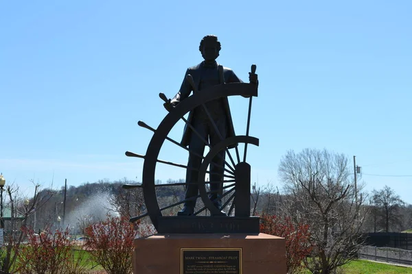 Statue Mark Twain Glascock Landing Mississippi River Hannibal Missouri — Stockfoto