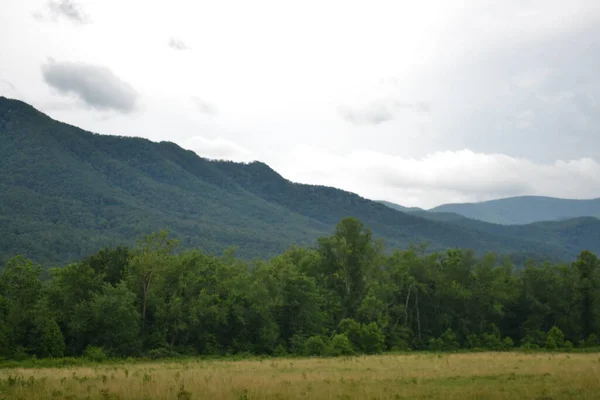 Prachtig Landschap Met Bergen Wolken — Stockfoto