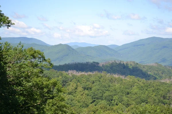 Schöne Landschaft Mit Bergen Und Blauem Himmel — Stockfoto