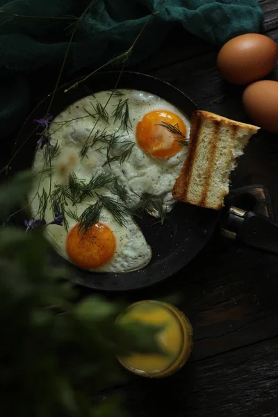 Frühstück Rührei Und Toast — Stockfoto
