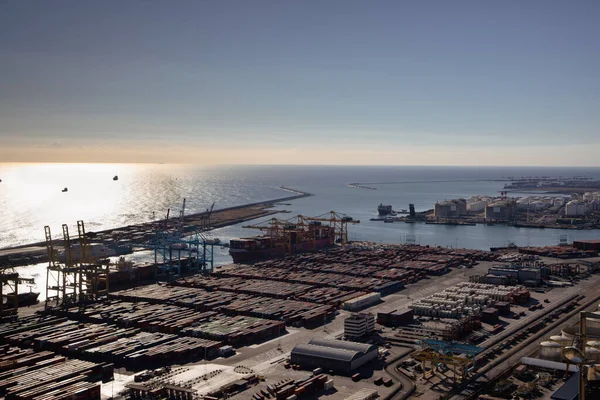 Barcelona kargo liman terminalleri taşıma ve rıhtımda İmkanları.