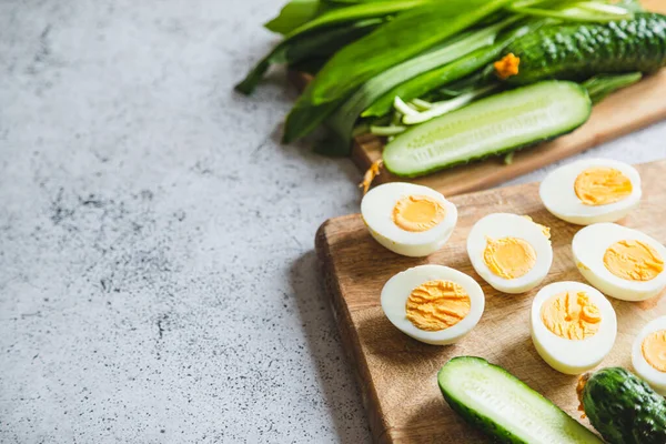 Інгредієнти Здорового Салату Цибуля Варені Яйця Огірок Концепція Здорового Харчування — стокове фото