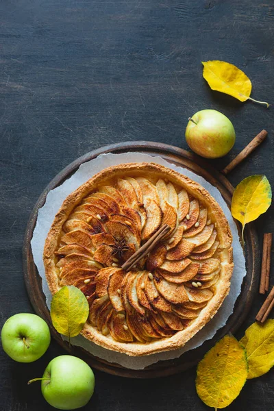 Hausgemachter Apfelkuchen Herbstbackkonzept — Stockfoto