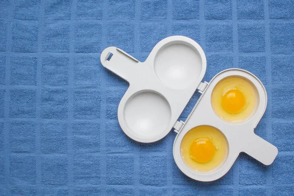 Kopya alanı olan iki kupa yumurta avcısı.