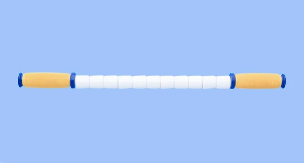 Bâton Rouleau Exercice Flexible Sur Bleu Avec Espace Copie — Photo