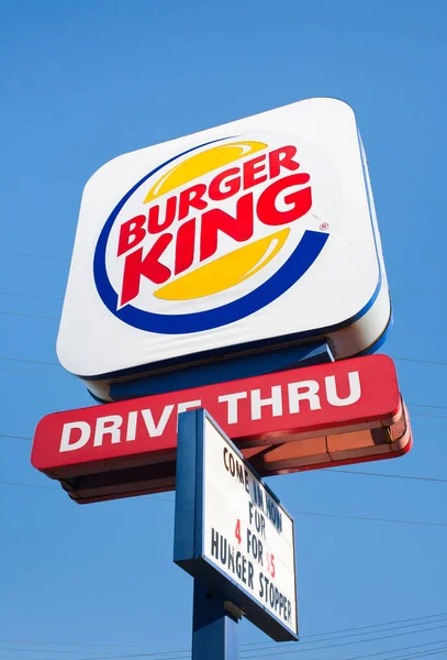 Dartmouth, Kanada - 03 Temmuz 2016: Burger King, Batı Yarımküre, Avrupa ve Doğu Asya'nın birçok ülkesinde faaliyet gösteren fast food restoranları zinciridir. Burger King Miami-Dade, Fl, Abd merkezli.