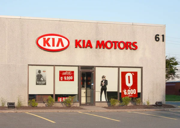 Dartmouth, Kanada -16 Ağustos 2015: Kia Motors Corporation Güney Koreli otomobil üreticisi ve Hyundai'den sonra Güney Kore'nin ikinci büyük otomobil üreticisidir.