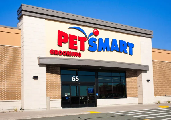 Dartmouth, Kanada - 31 Ağustos 2016: PetSmart Inc. Kanada, ABD ve Porto Riko 'da faaliyet gösteren bir hayvan tedarik zinciri..
