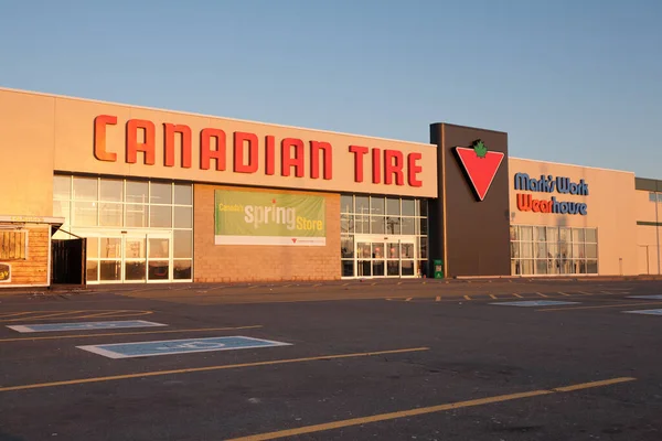 加拿大达特茅斯 2014 加拿大轮胎是一家加拿大零售公司 公司总部在安大略省多伦多 — 图库照片