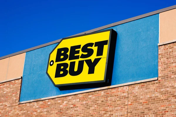 Dartmouth, Kanada - 25 Nisan 2016: Best Buy mağaza tabelası. Best Buy, Amerikan bir perakende satış şirketi..